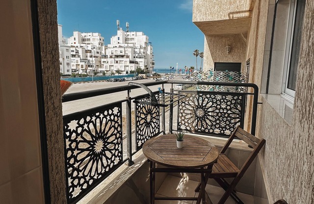 Enjoy Your Vacation Here, 1 min to The Beach, Only for families !! APT3