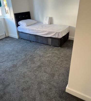 ENSUITE ROOM AT HAYES