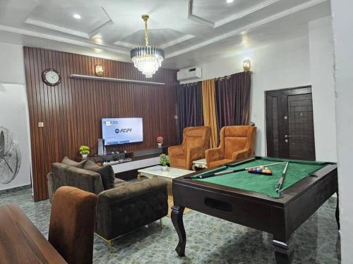Entertaining Cozy 2bedroom House