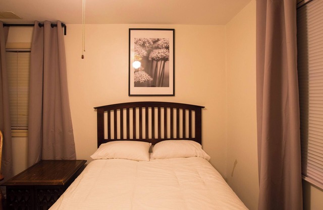 Family-Friendly Getaway - 2BR Home Near DTW & Downtown Detroit