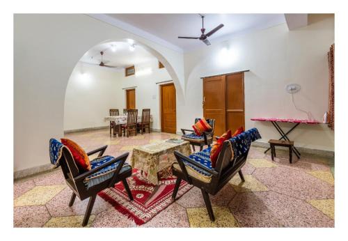 Entire 3-room homestay perfect for families & groups, accommodates up to 9 guests