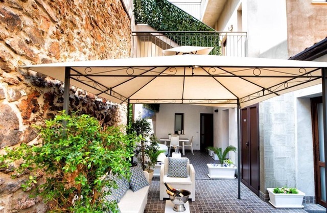 entire accommodation in Catania center up to 13 beds