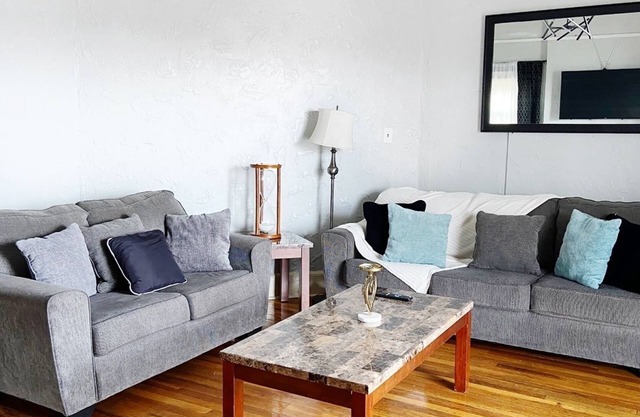Charming 1-bedroom house Located Near Sierra Providence