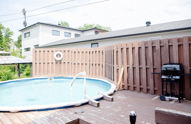 ***Entire COZY PLACE*** 5 Minutes Drive Downtown Ottawa