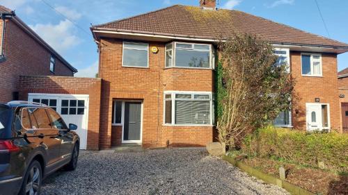 Entire House-Long Stays in Gloucester-Contractors- Families