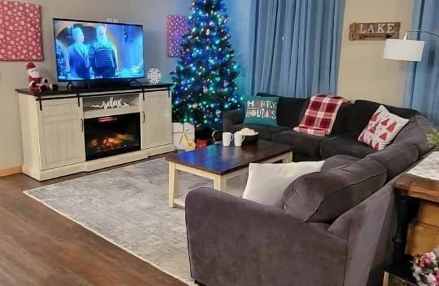EPIC Gameroom*Spacious 4 bdrm*🎄 Holiday Decor
