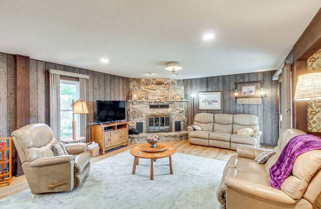 Erie Farmhouse w/ Fire Pit + Grill: Pets Welcome!