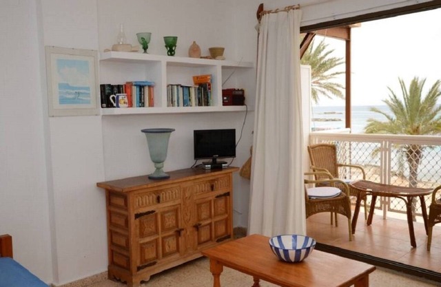 Es Pujols:Apartamento en el paseo maritimo de Es Pujols con esplèndidas vistas