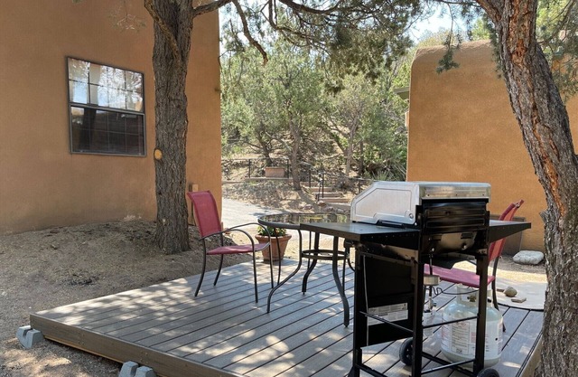 Your own cabin, nestled in trees, walk to the plaza, safe, quiet and beautiful