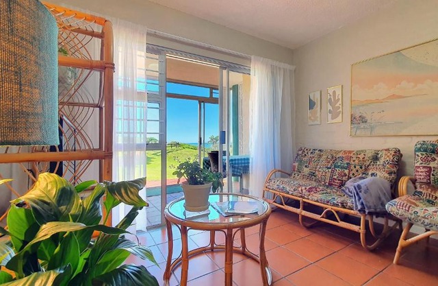 Escape to Paradise: Beachside Apartment