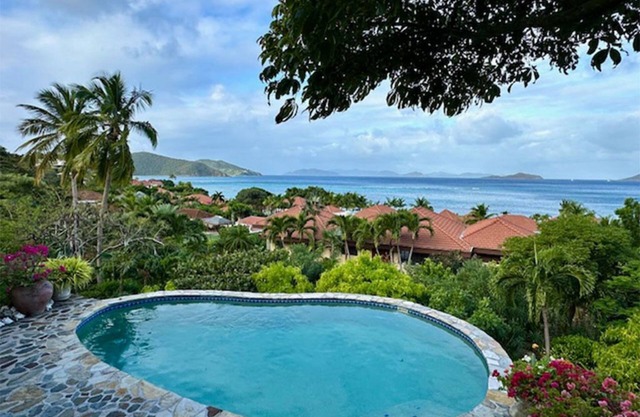 Villa de lujo de 4 dormitorios ubicada a 100 yardas sobre el mar Caribe
