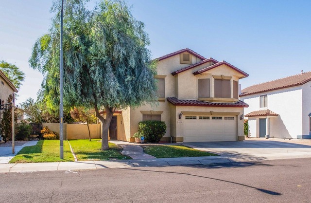 Escape to your perfect getaway in Glendale, AZ! Enjoy spacious, comfort, and fun