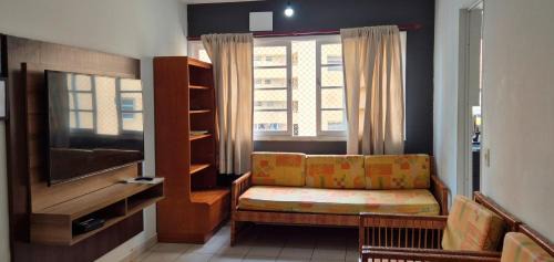 ESD01- Ar Condicionado 5min a pé da Praia da Enseada, Apartamento