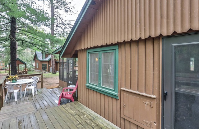 This cute 2 bedroom vacation home emphasizes the fact that you are up north.