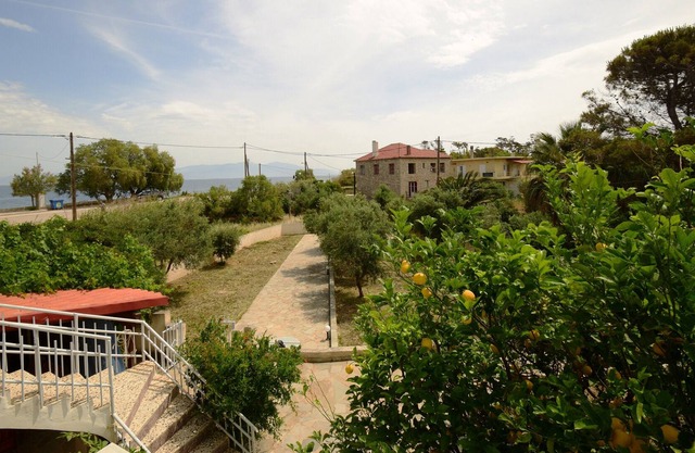 Casa de Evagelia junto a la playa cerca de la montaña