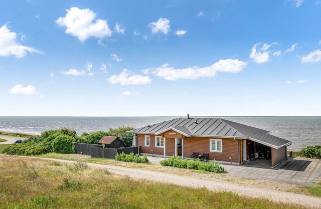 "Evamaria" - 10m from the sea by Interhome