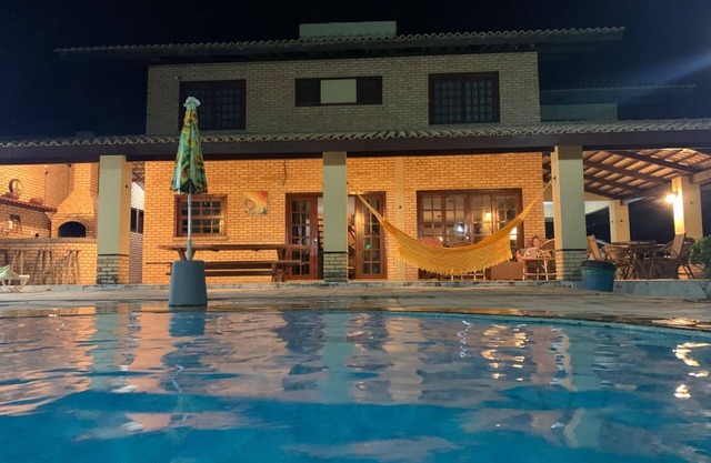 Gran casa en la playa con vistas al mar, piscina con cascada y terraza