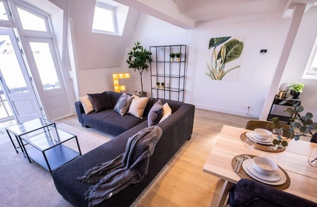Exceptional 3 Bed Serviced Apartment 83m2 -NB304E-