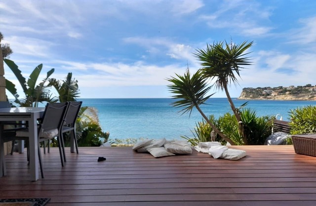 EXCEPCIONAL CASA CON VISTA AL MAR / ACCESO DIRECTO A LA PLAYA POR ESCALI