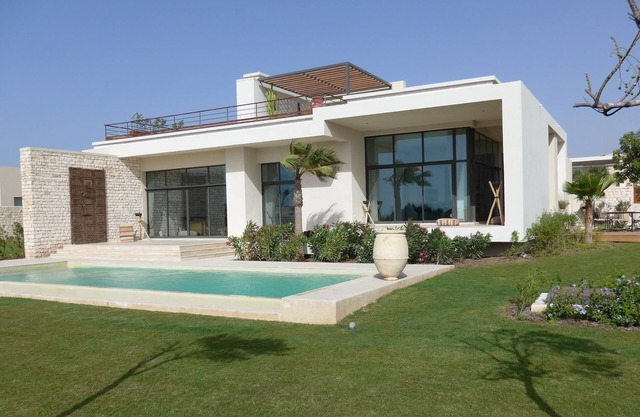 Excepcional villa de 400m2 con piscina privada climatizada y empleada doméstica