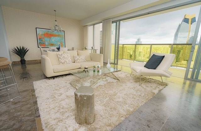 Exclusivo y lujoso 1BR con balcón en Yoo Panamá