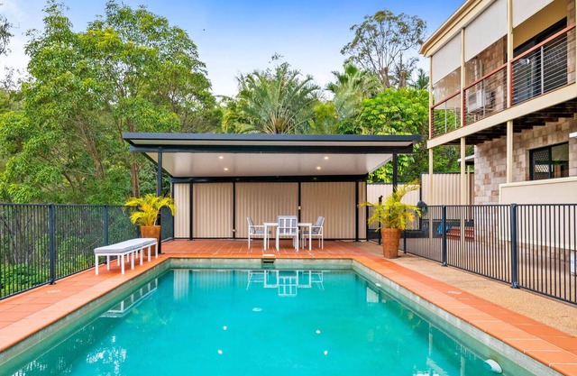 8 Bed 4 bath Exclusive Hinterland Villa with Pool