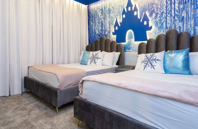 Exclusive home with themed bedroom near Disney