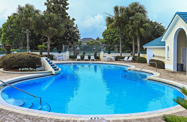 ¡BARRIO EXCLUSIVO EN EL CORAZÓN DE DESTIN! ABIERTO 7 / 20-27! FÁCIL DE PLAYA!