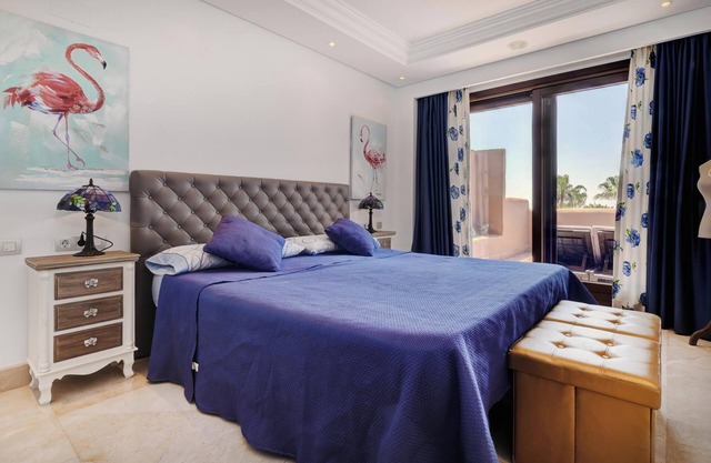 "Exclusive frontline beach penthouse" con Piscina, Terraza y Wi-Fi; mascotas permitas