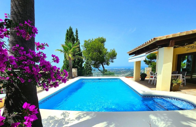 Villa exclusiva en La Sella Resort con vistas a la montaña, al mar, piscina, Wi-Fi, A/C y jardín