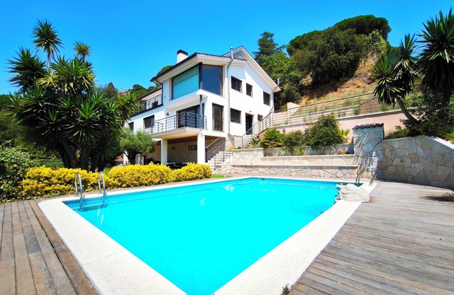 Villa con piscina vistas al mar en Arenys de Munt