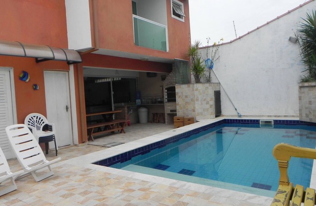 Casa Confortable, pie en la arena - 4 suites con aire acondicionado.