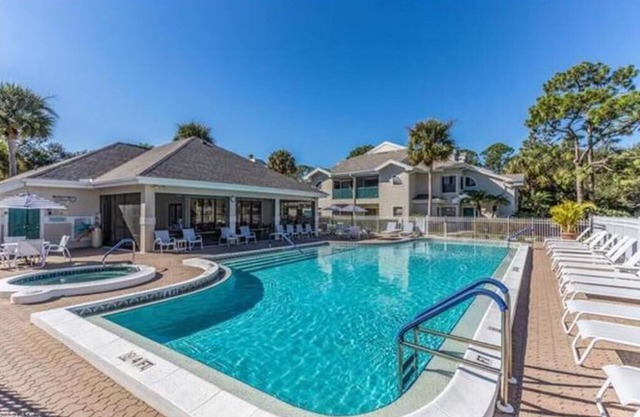 Expectational Cozy Condo Near Beach & Restaurants