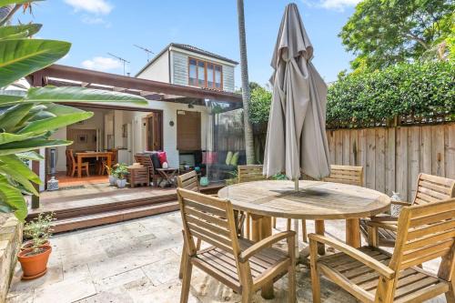Experience an Alfresco Heritage Beachside Charm