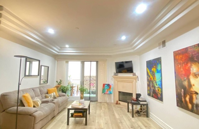 Experience beautiful Studio City in the center of restaurants and shopping