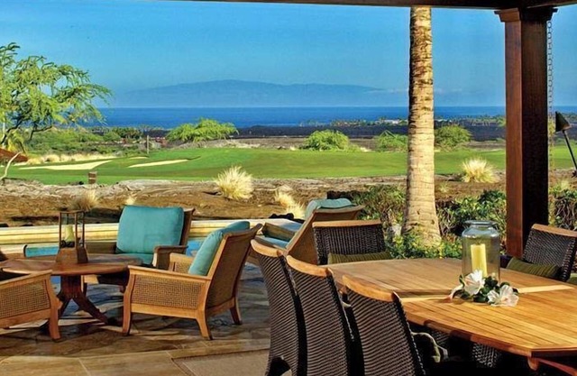 Hualalai Resort Estate Home con impresionantes vistas de Haleakala !!