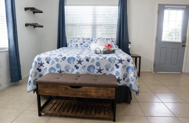 This studio is a 1 bedroom(s), 1 bathrooms, located in Tampa, FL.