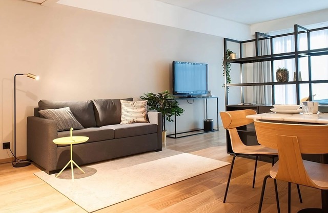 Explore Downtown Antwerp! 4 Large Units w/ Kitchen! Covered Parking, Bike Rental