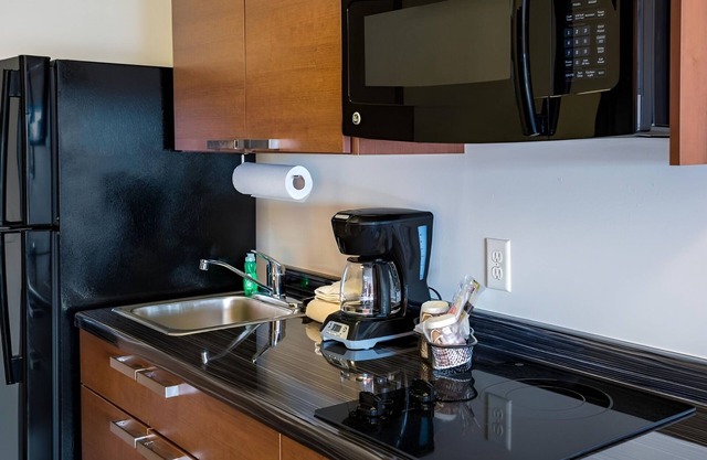 Explore Nearby Parks from 2 Rooms with Full Kitchen Near Lyon Oaks County Park