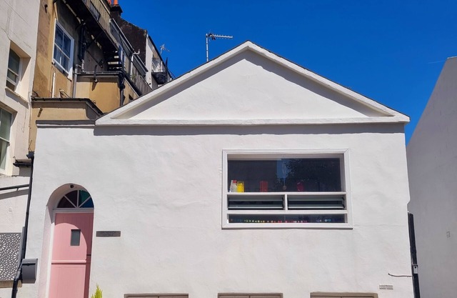 Histórico y único, casa céntrica justo frente al mar y jardines de Hove