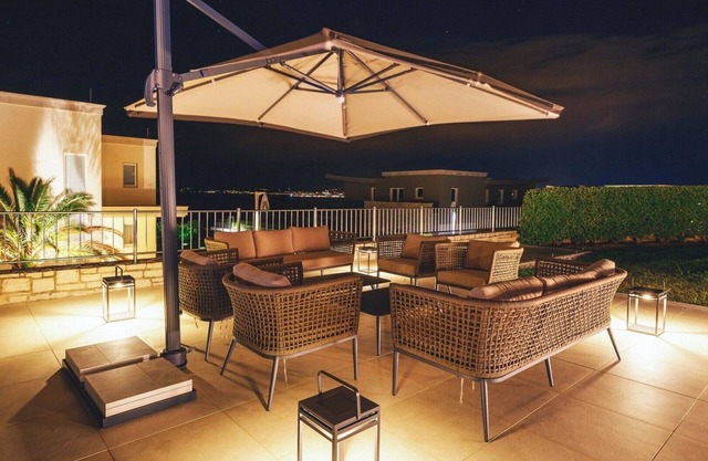 Extraordinary deluxe villa with sea view D3 *