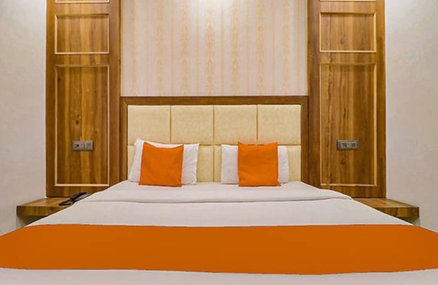 Fabhotel City Walk
