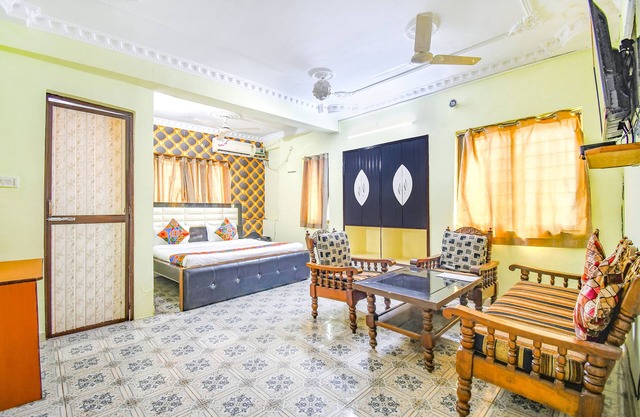 Fabhotel Golden Horizon