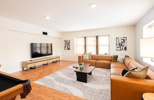 Fabulous 3 Bed/2 Bath in Tremont w/ Parking