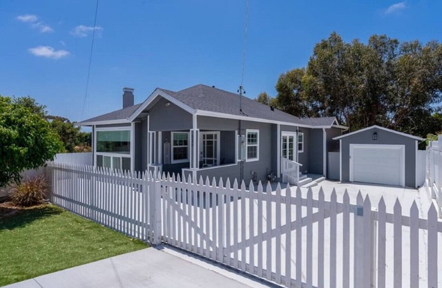 Fabulous New 4BR/3BA House in Mission Hills