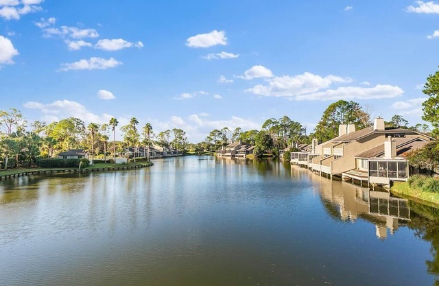 Fabulous newly renovated 2/2.5 Fisherman''s Cove Townhouse