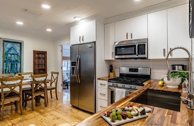 Fairhope Downtown Cottage, con capacidad para 10 "a pie de la ciudad", con mucho estacionamiento y garaje