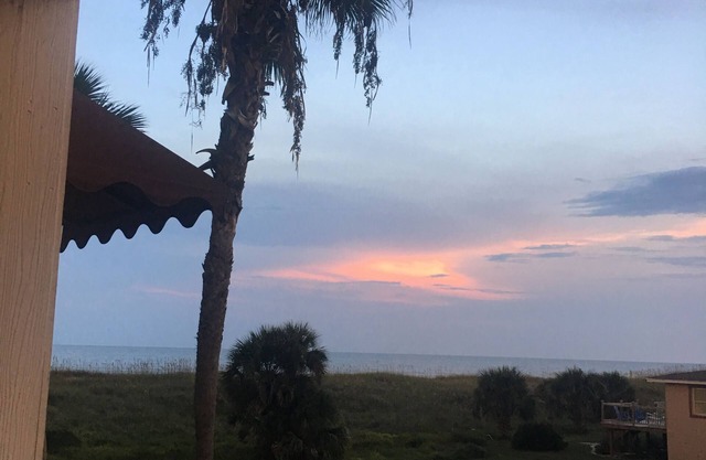 Hermoso frente al mar en la isla Amelia / Playa Fernandina, grande 1 Br, 2 Ba Con