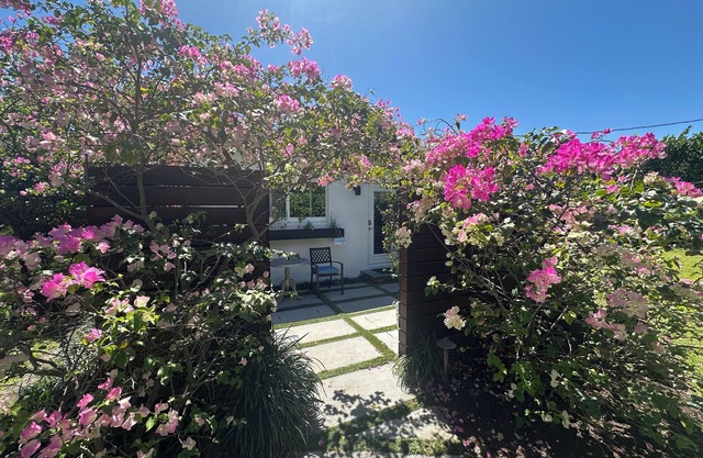 Casa de campo moderna de mediados de siglo en Delray Beach