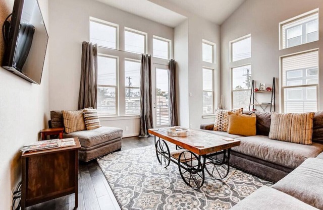 Amplia casa de 5 camas en Central SA: a 2 cuadras de Pearl Brewery y Riverwalk